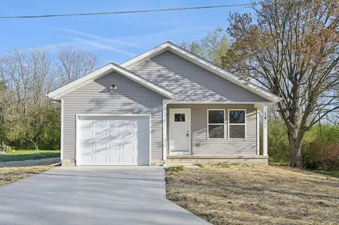 26 Miron St, Bloomingburg, OH 43106