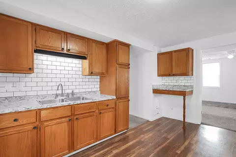 Kitchen - 137 E Mill St #REAR, Circleville, OH 43113 photo 2 of 4