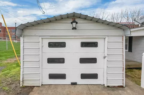 Exterior - 137 E Mill St #REAR, Circleville, OH 43113 photo 5 of 7