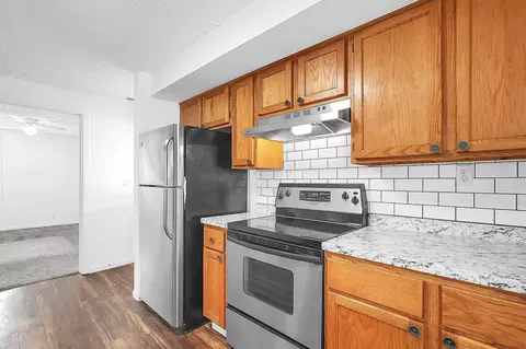 Kitchen - 137 E Mill St #REAR, Circleville, OH 43113 photo 3 of 4
