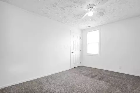 Bedroom - 137 E Mill St #REAR, Circleville, OH 43113 photo 3 of 4