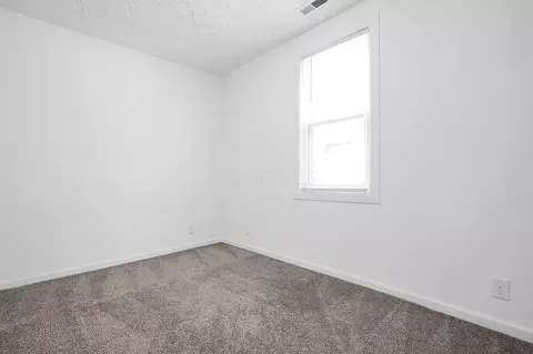 Bedroom - 137 E Mill St #REAR, Circleville, OH 43113 photo 1 of 4