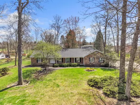 840 Club Dr, Mount Vernon, OH 43050
