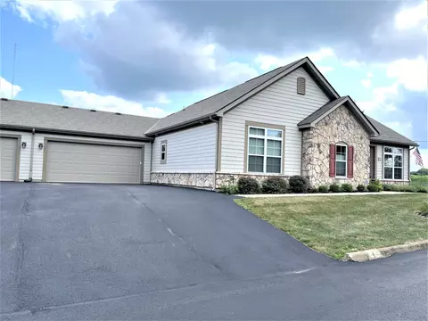 114 Colonial Woods Dr, Mount Vernon, OH 43050