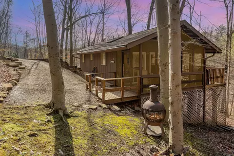 601 Navajo Ln, Sugar Grove, OH 43155