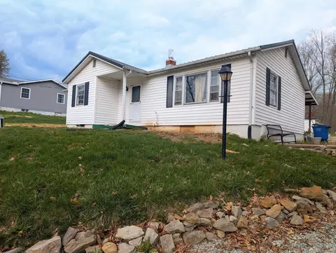 1858 Potts Ln, Zanesville, OH 43701