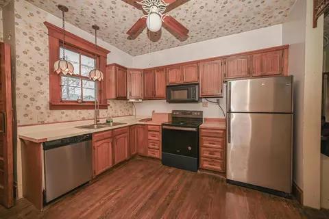 Kitchen - 265 S State St, Marion, OH 43302 photo 2 of 2