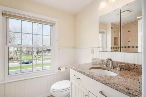 Bath - 2765 Fair Ave, Bexley, OH 43209 photo 4 of 5