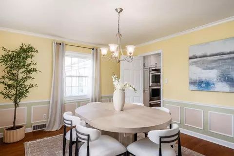Dining - 2765 Fair Ave, Bexley, OH 43209 photo 2 of 4