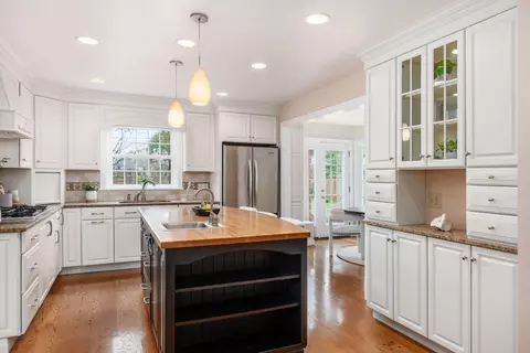 Kitchen - 2765 Fair Ave, Bexley, OH 43209 photo 3 of 5