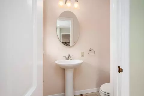 Bath - 2765 Fair Ave, Bexley, OH 43209 photo 1 of 5
