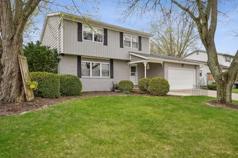 557 Surrey Ln, Marysville, OH 43040
