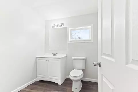 Bath - 378 Maple Ave, Newark, OH 43055 photo 1 of 2