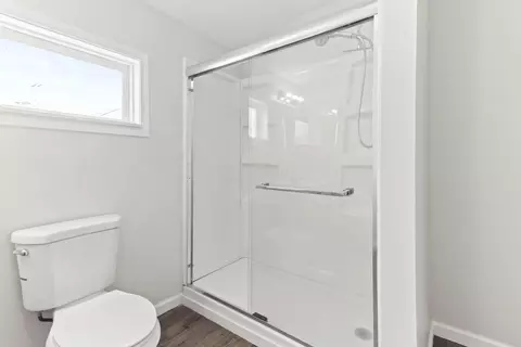 Bath - 378 Maple Ave, Newark, OH 43055 photo 2 of 2