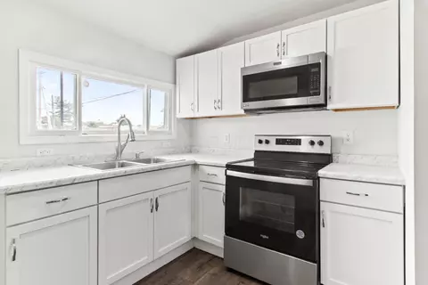 Kitchen - 378 Maple Ave, Newark, OH 43055 photo 1 of 2