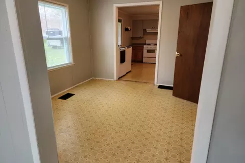 217 Washington St, Willard, OH 44890 photo 7