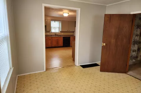 217 Washington St, Willard, OH 44890 photo 3