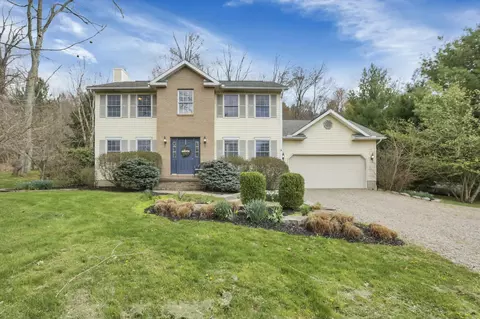 7590 Castle Rock Dr, Nashport, OH 43830