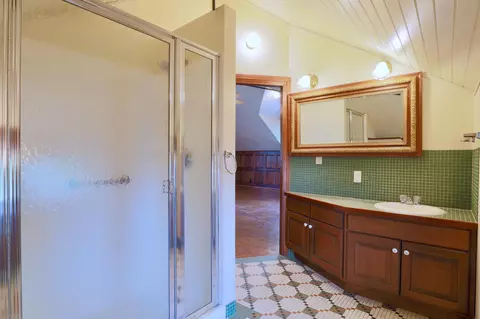 Bath - 115 E Wheeling St, Lancaster, OH 43130 photo 7 of 8
