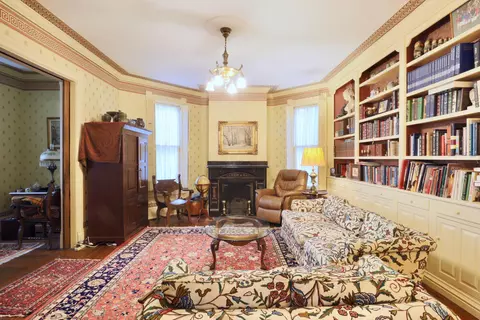 Living - 115 E Wheeling St, Lancaster, OH 43130 photo 1 of 6