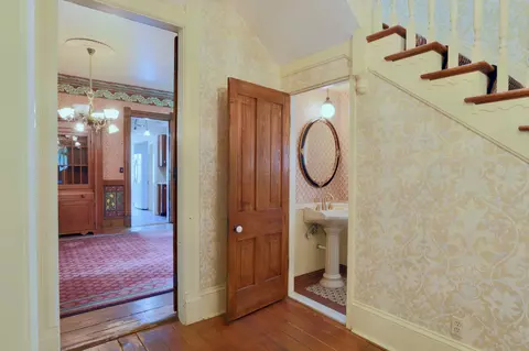 Entry Way - 115 E Wheeling St, Lancaster, OH 43130 photo 7 of 10