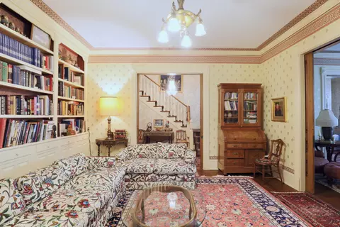 Living - 115 E Wheeling St, Lancaster, OH 43130 photo 3 of 6