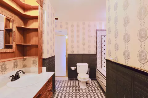Bath - 115 E Wheeling St, Lancaster, OH 43130 photo 4 of 8