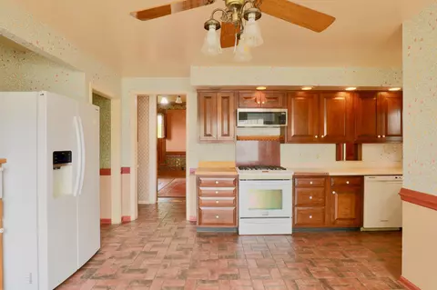 Kitchen - 115 E Wheeling St, Lancaster, OH 43130 photo 3 of 3