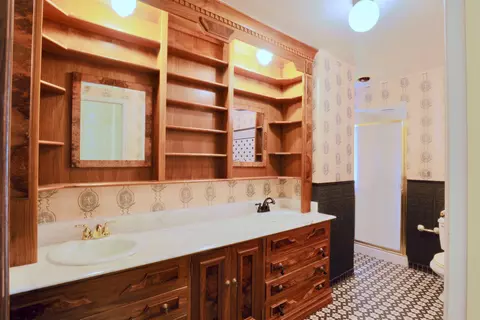 Bath - 115 E Wheeling St, Lancaster, OH 43130 photo 3 of 8