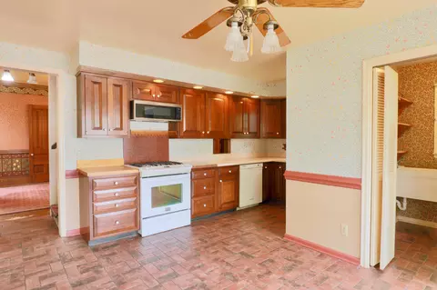 Kitchen - 115 E Wheeling St, Lancaster, OH 43130 photo 2 of 3
