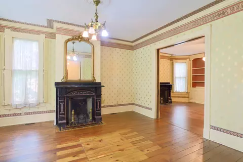 Living - 115 E Wheeling St, Lancaster, OH 43130 photo 4 of 6