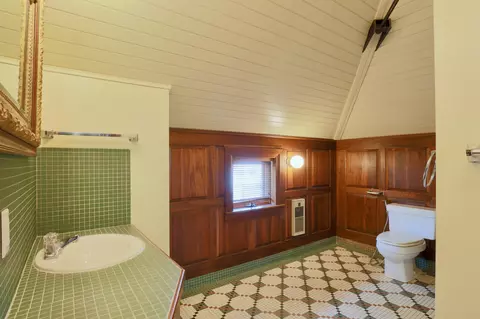 Bath - 115 E Wheeling St, Lancaster, OH 43130 photo 8 of 8