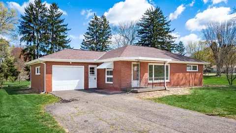 3675 Kay Dr, Zanesville, OH 43701