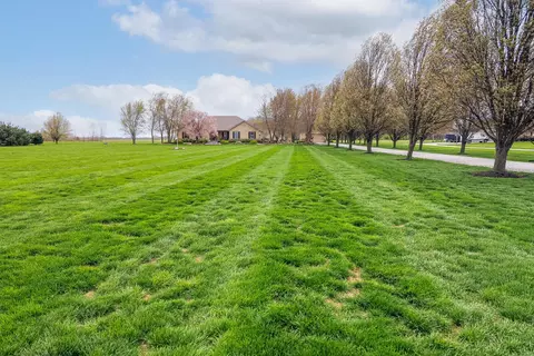 2346 Weigand Rd, Lockbourne, OH 43137