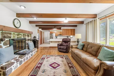 593 Garrett Dr, Columbus, OH 43214