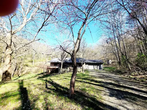 62875 Ridgewood Dr, Cambridge, OH 43725