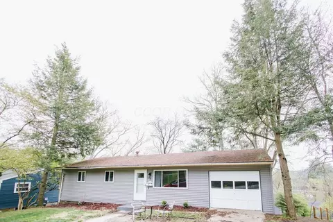 7 W Hills Dr, Athens, OH 45701