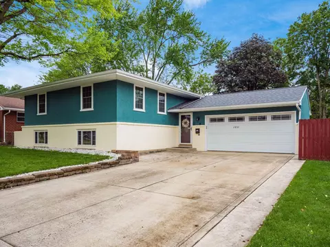2852 Longfield Rd, Columbus, OH 43204
