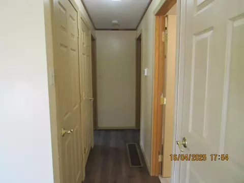Entry Way - 416 Cedar Heights Rd, Circleville, OH 43113 photo 2 of 4