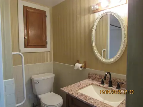Bath - 416 Cedar Heights Rd, Circleville, OH 43113 photo 4 of 4
