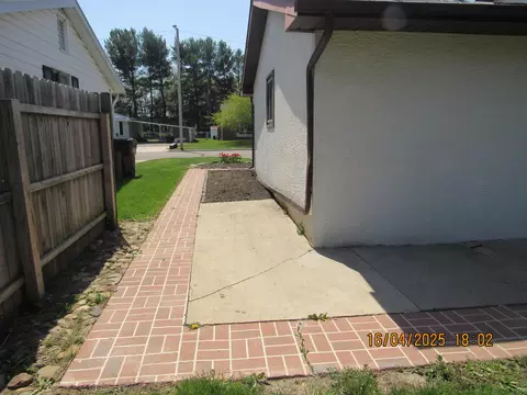 Exterior - 416 Cedar Heights Rd, Circleville, OH 43113 photo 5 of 7