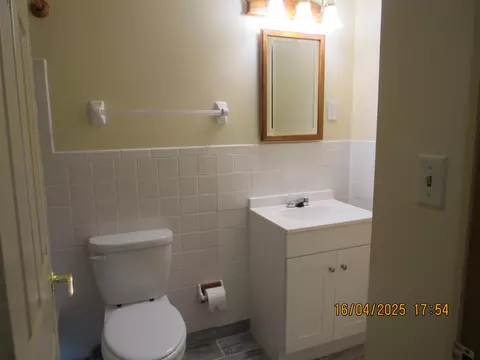 Bath - 416 Cedar Heights Rd, Circleville, OH 43113 photo 1 of 4