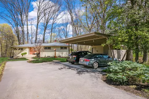 470 Canyon Dr NE, Columbus, OH 43214