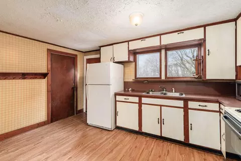 Kitchen - 3526 Blacks Rd, Hebron, OH 43025 photo 3 of 3