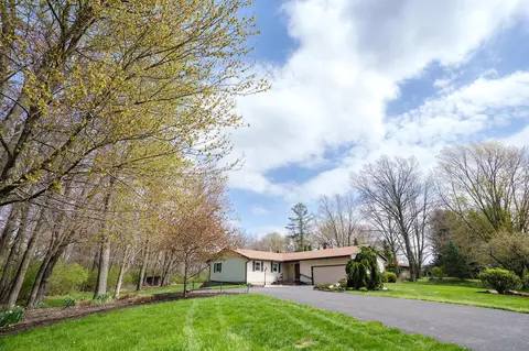 581 Curve Rd, Delaware, OH 43015