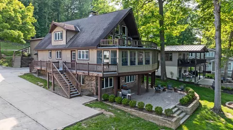 489 Lakeview Heights Dr, Howard, OH 43028