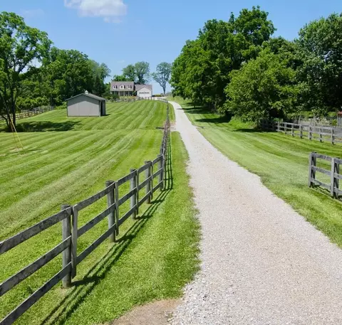 1649 Loudon St, Granville, OH 43023