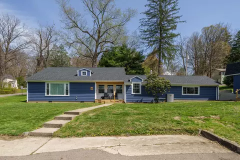 4 N Edgewood Rd, Mount Vernon, OH 43050