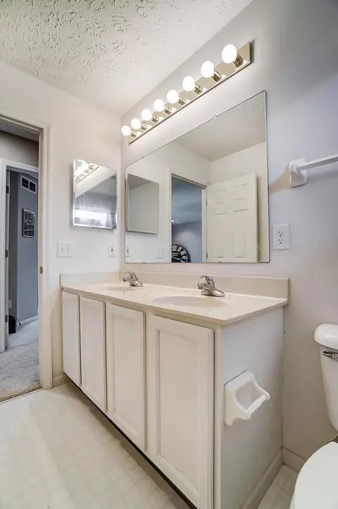 Bath - 7457 Maynooth Dr, Dublin, OH 43017 photo 13 of 14