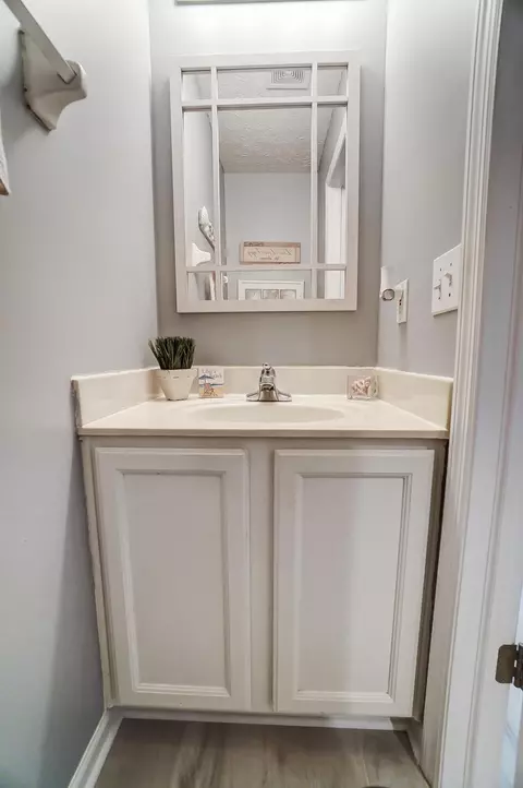 Bath - 7457 Maynooth Dr, Dublin, OH 43017 photo 2 of 14